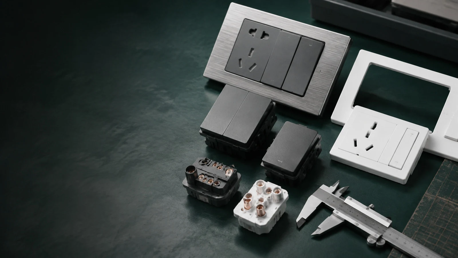 IGOTO switch and socket engineering components
